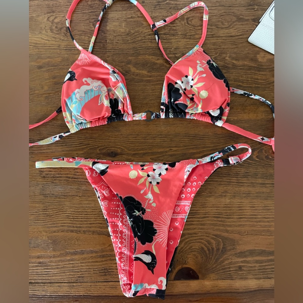 NWOT Maaji String Bikini ( reversible ) Med